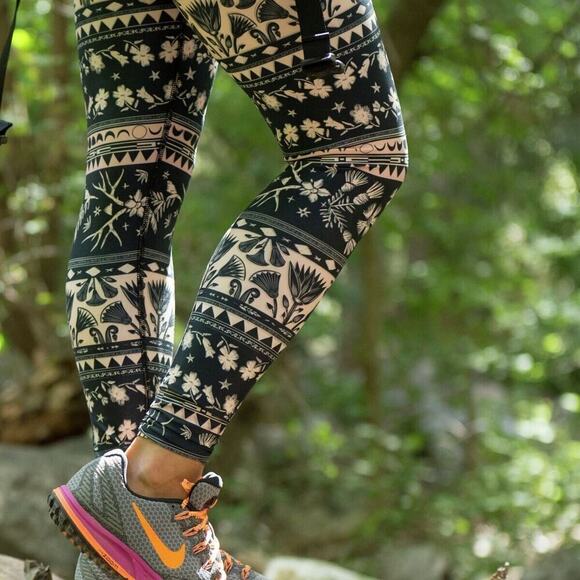 Teeki Moon Flower Hot Pant Yoga Tight Leggings Size Small Multicolor Made USA - Picture 2 of 10